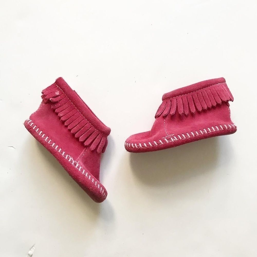 Minnetonka pink suede fringe boots VGUC size 5